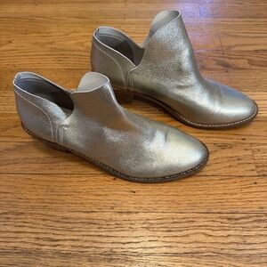 Size 8.5 Kelsi Dagger Metallic Bootie
